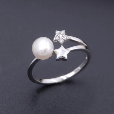 Персонализированное серебряное кольцо с двойными цирконовыми звездами и круглой белой жемчужиной